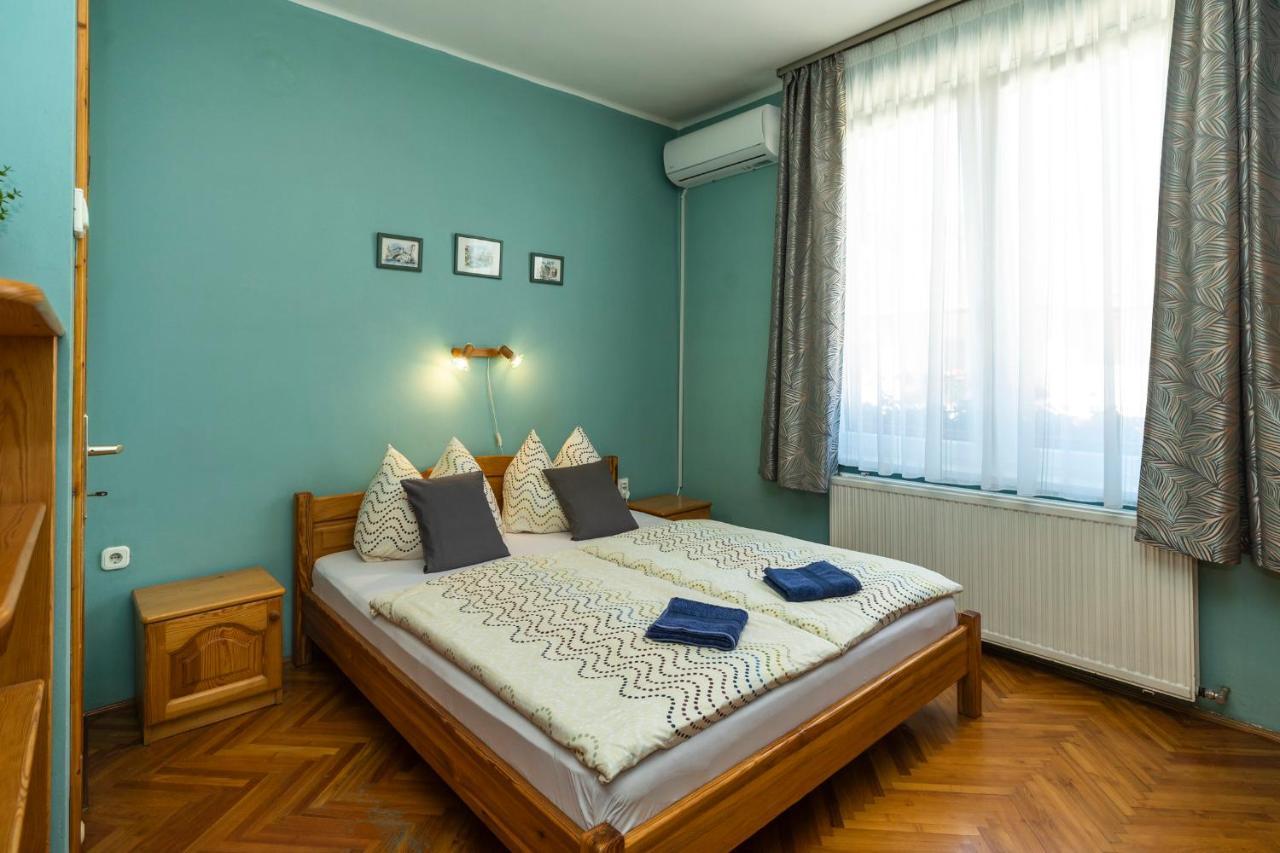 Cecey Vendeghaz Bed & Breakfast Eger Eksteriør bilde