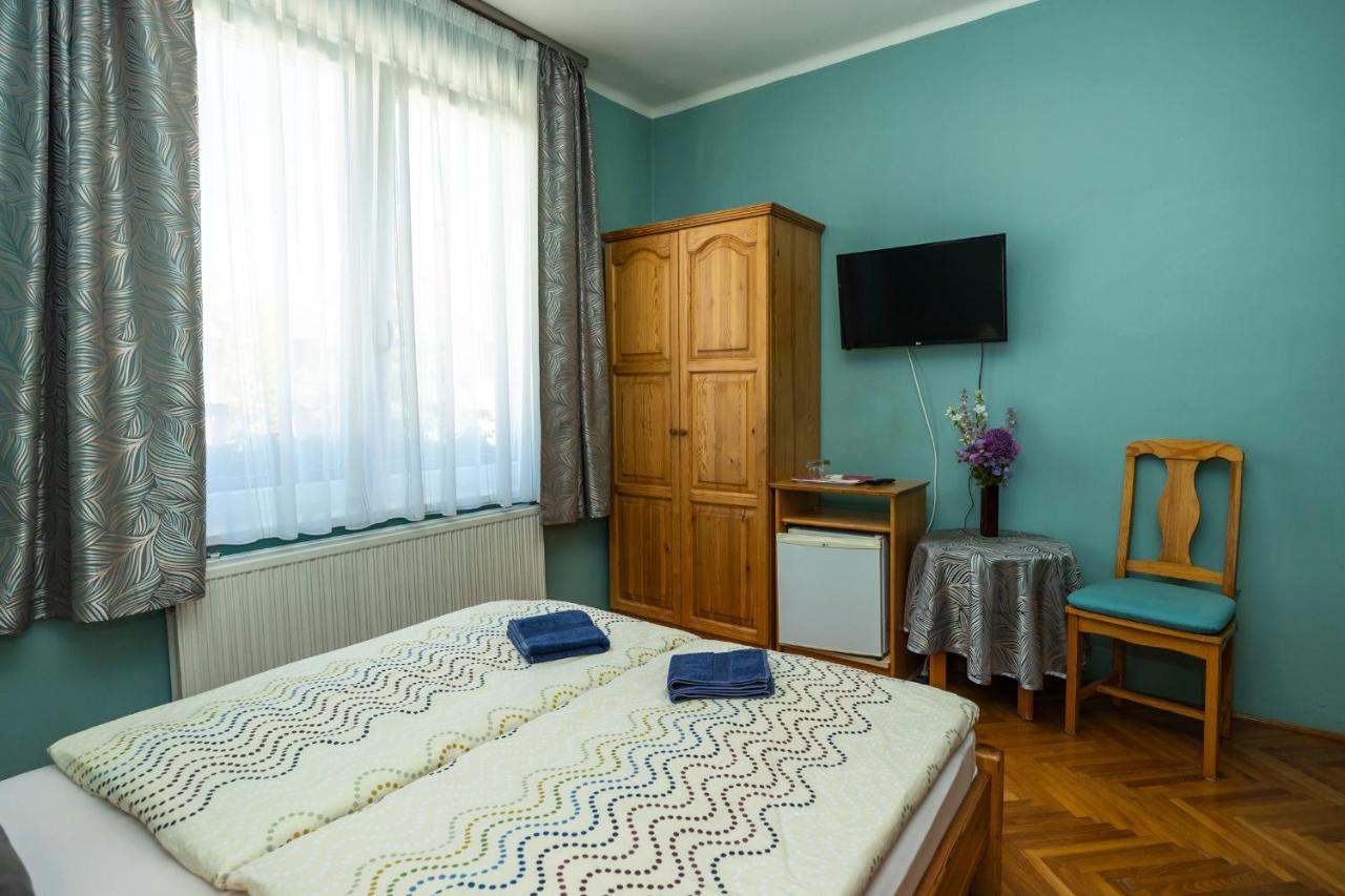 Cecey Vendeghaz Bed & Breakfast Eger Eksteriør bilde
