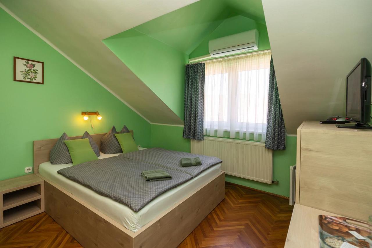 Cecey Vendeghaz Bed & Breakfast Eger Eksteriør bilde