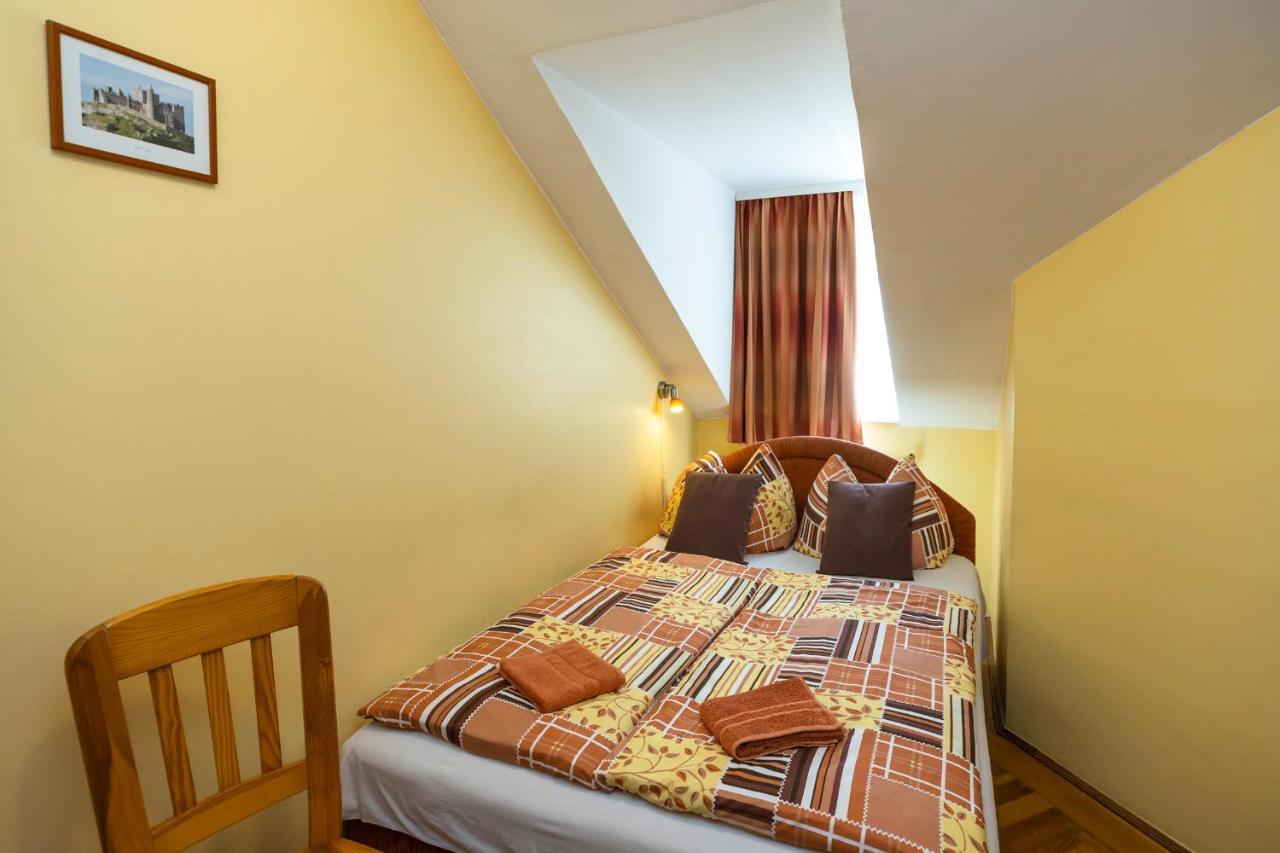 Cecey Vendeghaz Bed & Breakfast Eger Eksteriør bilde