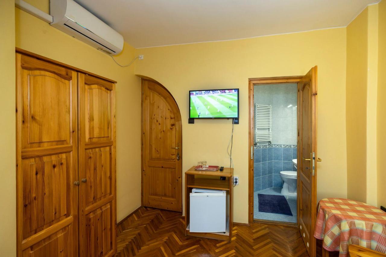 Cecey Vendeghaz Bed & Breakfast Eger Eksteriør bilde