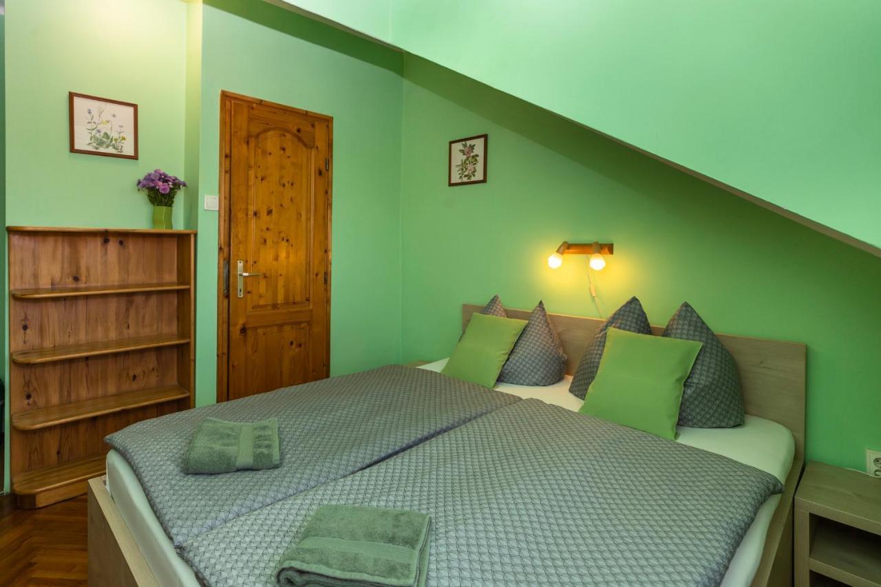 Cecey Vendeghaz Bed & Breakfast Eger Eksteriør bilde