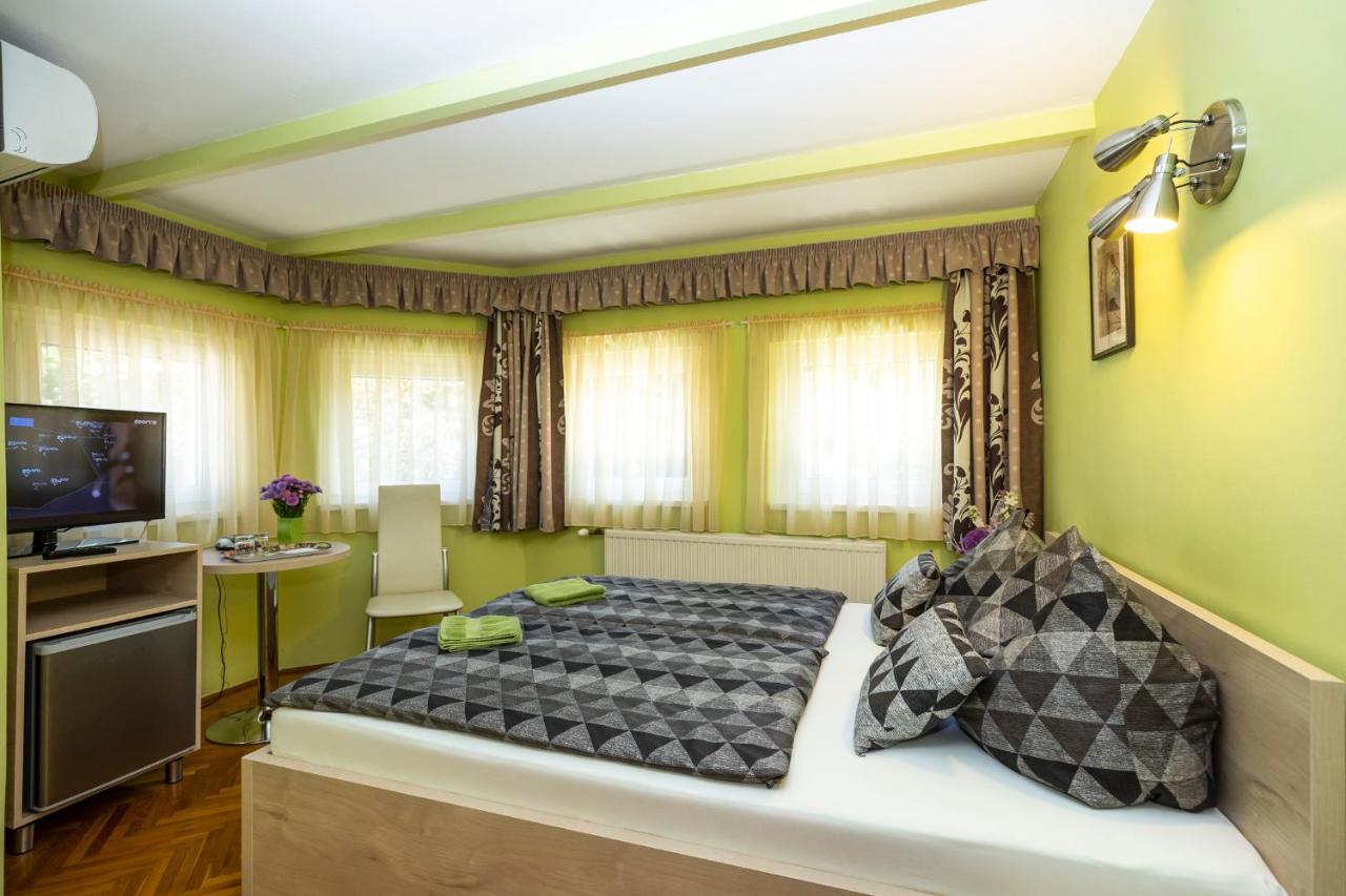 Cecey Vendeghaz Bed & Breakfast Eger Eksteriør bilde