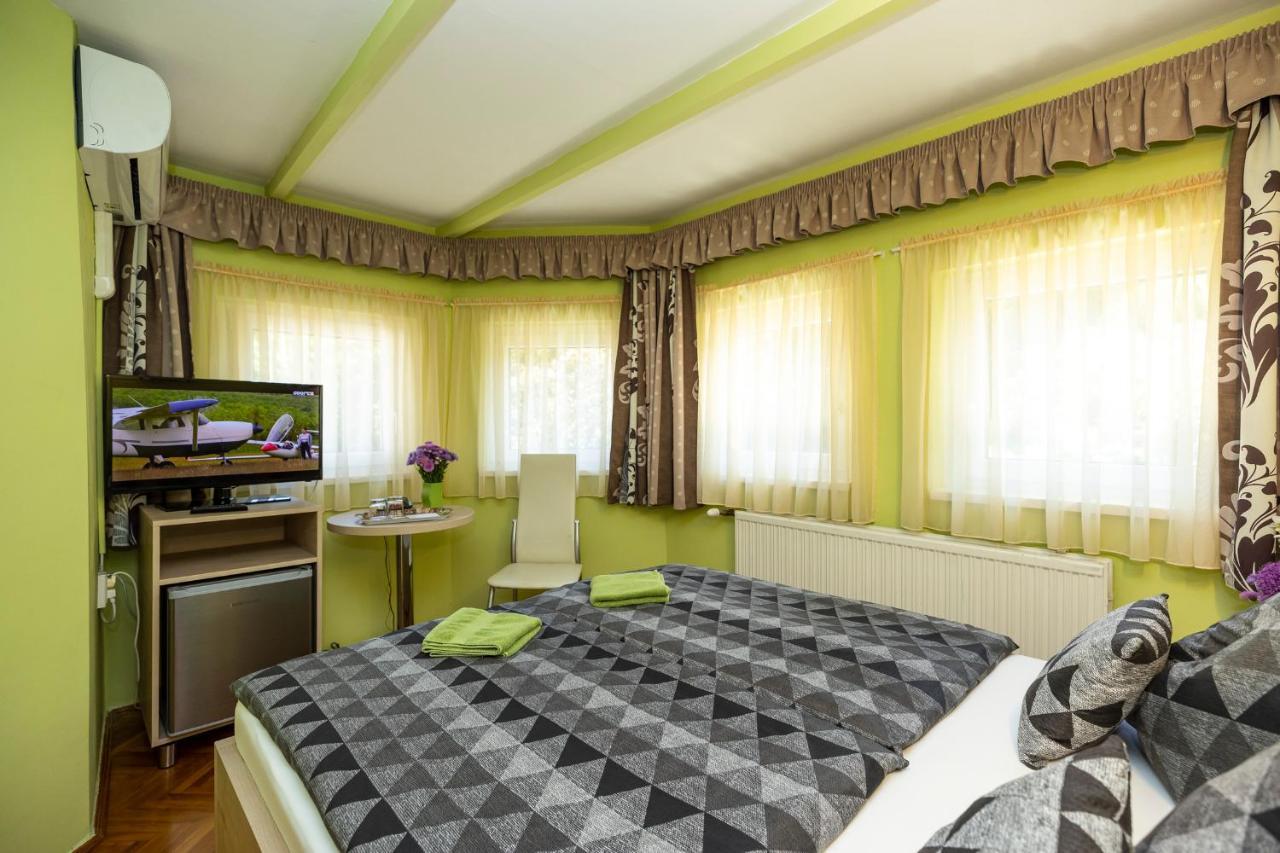 Cecey Vendeghaz Bed & Breakfast Eger Eksteriør bilde