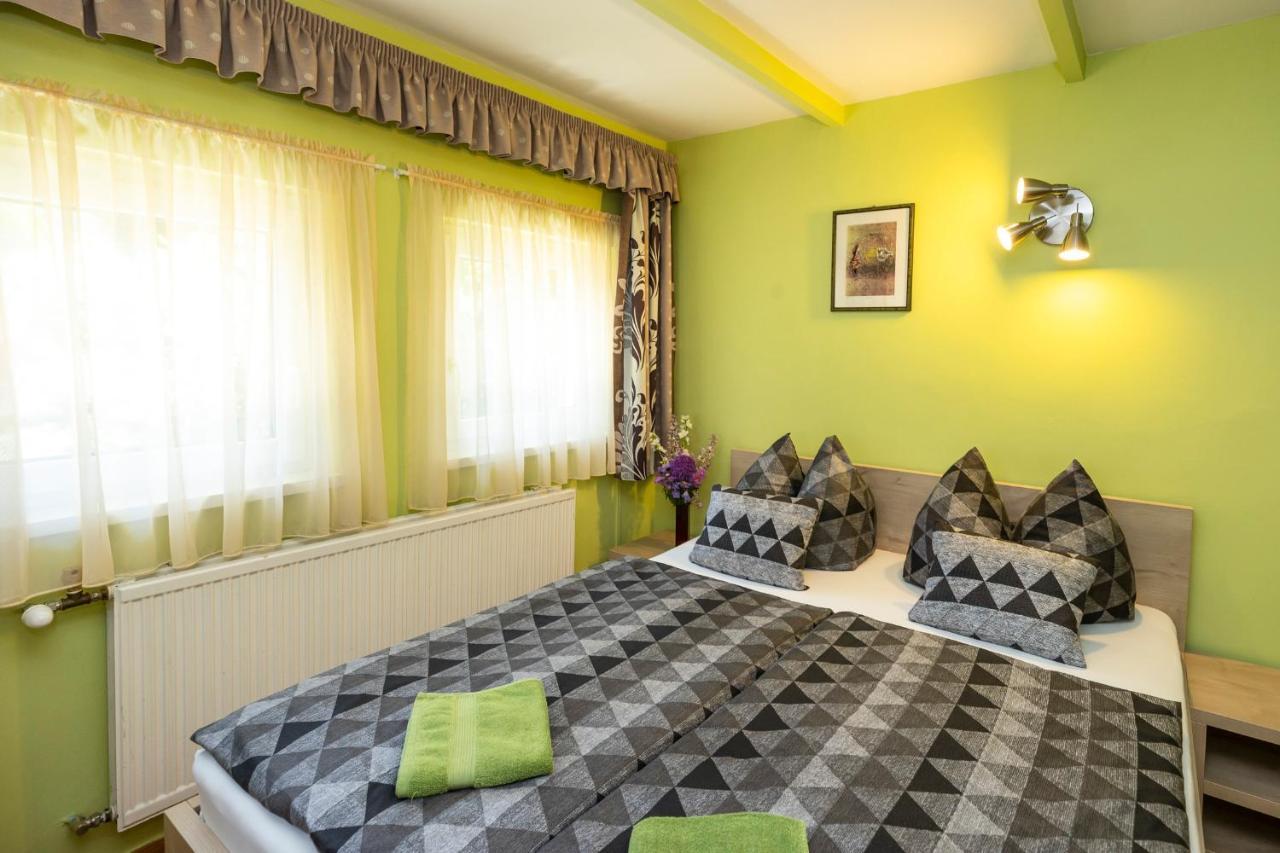 Cecey Vendeghaz Bed & Breakfast Eger Eksteriør bilde